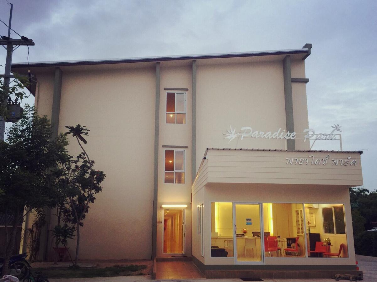 Oyo 306 Paradise Park Laemchabang Si Racha Bagian luar foto